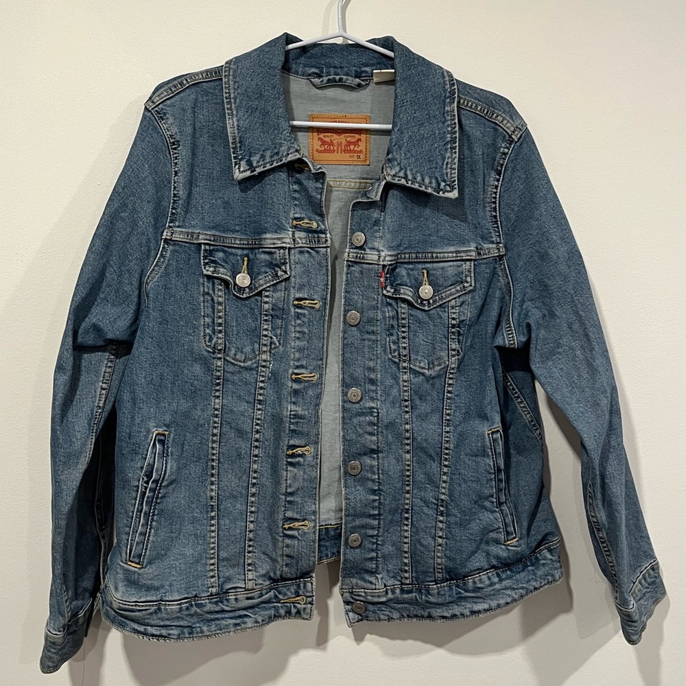 CCO FINAL PRICE!! Levi’s denim jean jacket